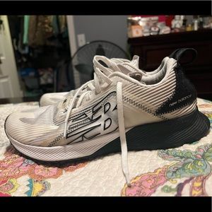 Woman new balance tennis shoes